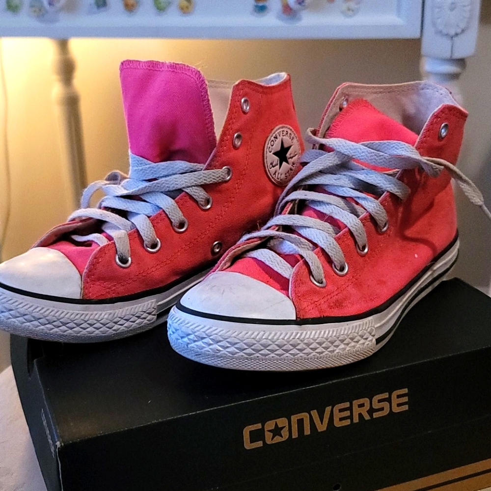 💗Bright Pink Converse 💗